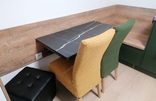 Ruzinov Apartment | 2x2x2 apartment - nový 2 izbový apartmán, 2-minúty od letiska, 2- garáže