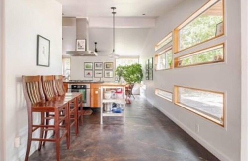 Dawson House | 3/2 Mod Hideaway, Laid-back Loft. ACL/S Congress/Downtown. Dog-Friendly