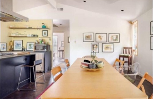 Dawson House | 3/2 Mod Hideaway, Laid-back Loft. ACL/S Congress/Downtown. Dog-Friendly