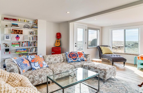 Warrenton House | 3-Acre Oceanfront Home Game Room and Fire Pit!