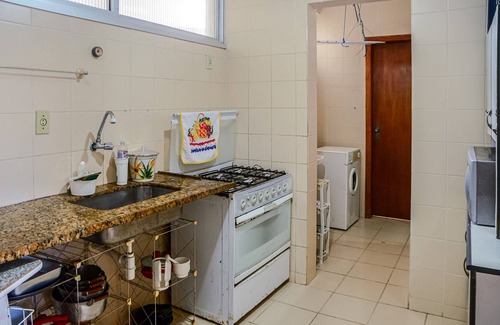 Algodoal Apartment | 3-B Ap in Condo W/pool, 600m From the Beach Cee202