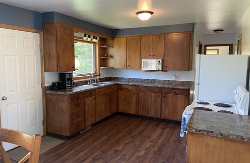 South Range House | 3 bed 1 bath ranch style home a half a block to trail and 10 mins to MTU