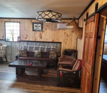 Byrnedale House | 3 bed/2 bath Riverside cabin