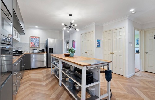 Watson Apartment | 3-Bed Apartment in Holiday Style Resort with Pool