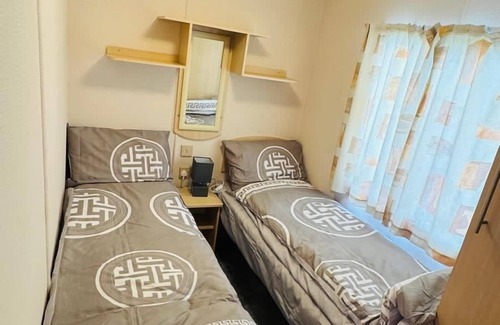 Leysdown-on-Sea Cabin | 3-bed Carvan, Sleeps 6, Pets & Parking