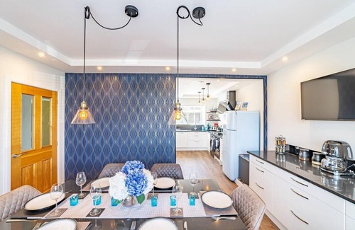 Bankend Cottage | 3 Bed Cottage-Sleeps 6-Garden-Free Parking