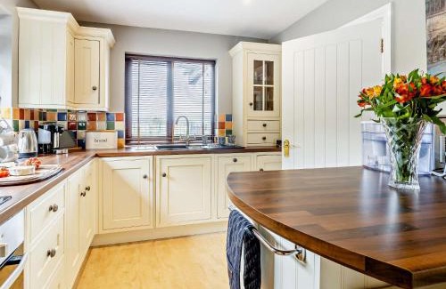 Aberdovey House | 3 Bed in Aberdovey DY032