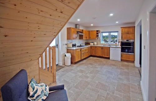 Roundstone House | 3 Bed in Roundstone oc-i234