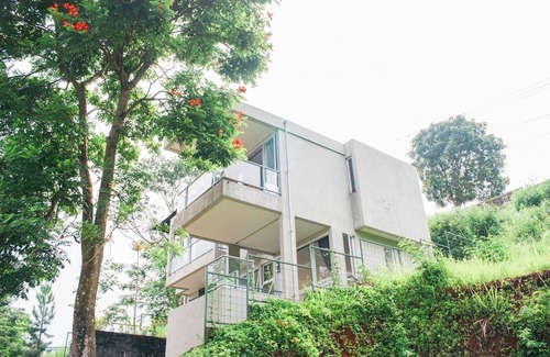 Ciburial House | 3 Bed Villa The Dago View
