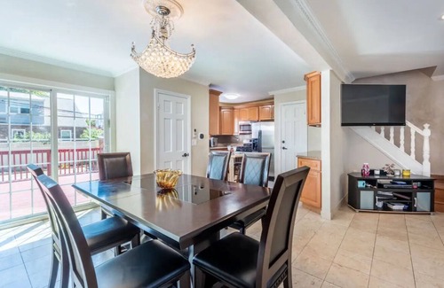 Queens House | 3-bedroom, 2 Bathroom house w/Backyard, BBQ, & Laundry