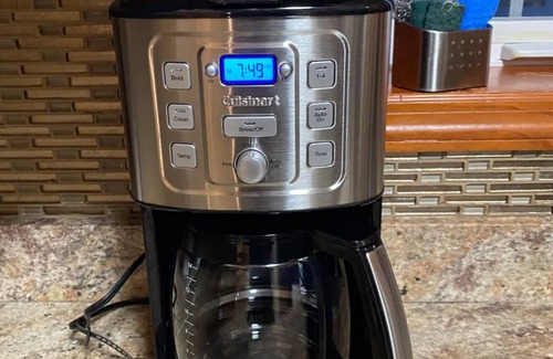 Queens House | 3-bedroom, 2 Bathroom house w/Backyard, BBQ, & Laundry