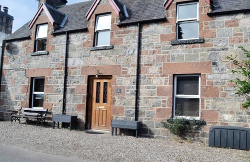 Lewiston Cottage | 3 bedroom accommodation in Drumnadrochit, near Inverness