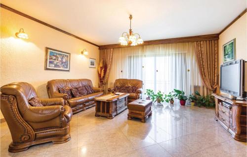 Veli Brgud House | 3 Bedroom Amazing Home In Jurdani