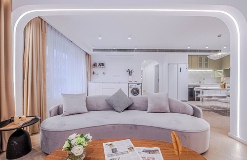 Downtown Shanghai Apartment | 3-bedroom apartment, 10 mins walk to People's Square, Shanghai Museum