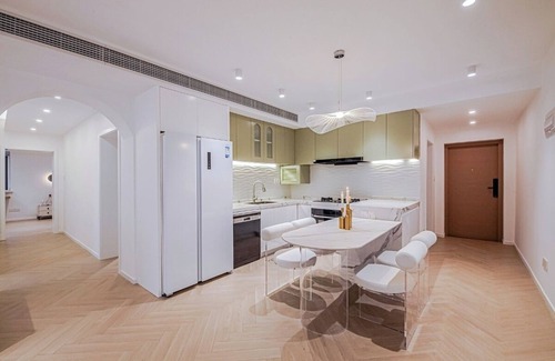 Downtown Shanghai Apartment | 3-bedroom apartment, 10 mins walk to People's Square, Shanghai Museum