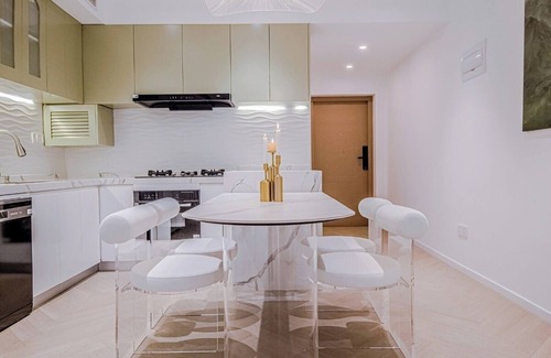 Downtown Shanghai Apartment | 3-bedroom apartment, 10 mins walk to People's Square, Shanghai Museum