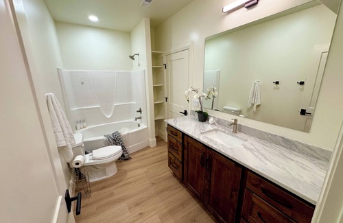 Mapleton Apartment | 3-bedroom apartment in peaceful Mapleton with WiFi, Climate Control