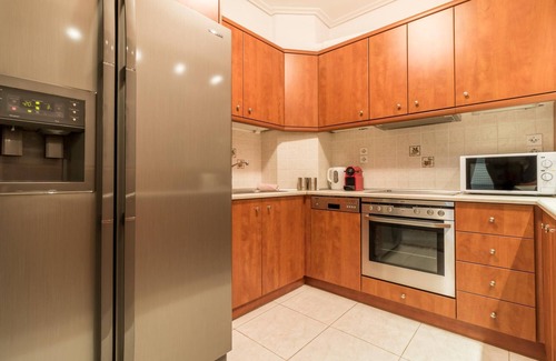 Kinosargous Apartment | 3 Bedroom apt in Athens With Acropolis View