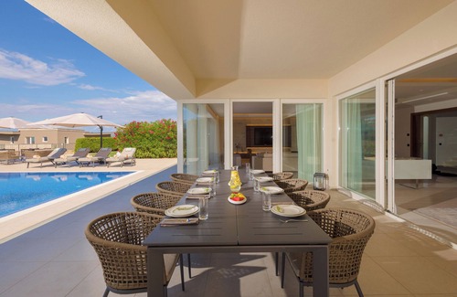 Umag Villa | 3-bedroom Beachfront Residence with Sea View and a Private Pool