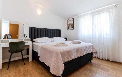 Solin Apartment | 3 Bedroom Beautiful Apartment In Solin