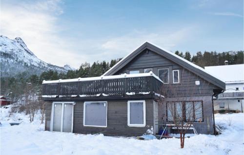 Flora House | 3 Bedroom Beautiful Home In Eikefjord