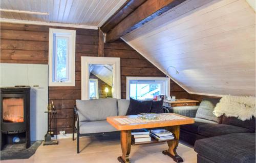 Flora House | 3 Bedroom Beautiful Home In Eikefjord