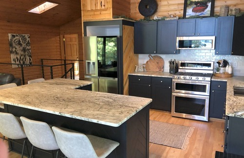 Manitowish Waters Cabin | 3-bedroom cabin - Manitowish Waters Chain of Lakes! Next To Town!