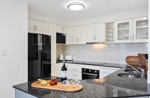 Cairns Central Business District Apartment | 3 BEDROOM CBD WATERFRONT LUXURY APARTMENT