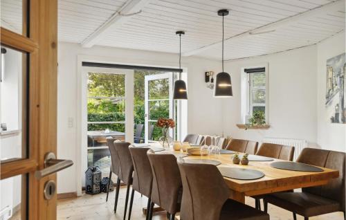 Logstrup House | 3 Bedroom Cozy Home In Løgstrup