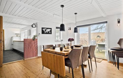 Logstrup House | 3 Bedroom Cozy Home In Løgstrup