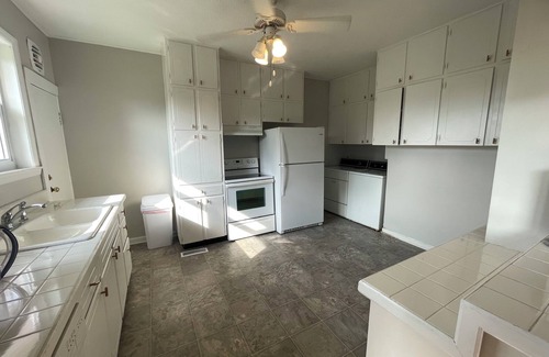 Red Bank House | 3 Bedroom FULLY FURNISHED HOUSE in Great Chattanooga neighborhood, all inclusive