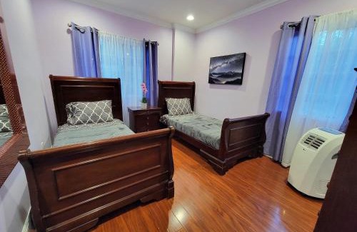 Pico - Robertson Apartment | 3 bedroom guest suite first floor unit with nice patio area right next to the MrC Hotel 10 minutes from Rodeo Drive Washer Dryer WIFI and more