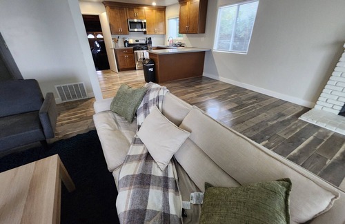 San Pablo House | 3 bedroom home with bay views. Only minutes away from Napa and San Francisco