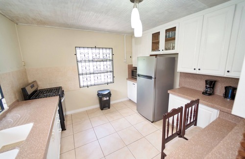 West Coast House | 3-bedroom house 5 minutes from Sheraton Mall, AC, WiFi. 10 mins from Beaches