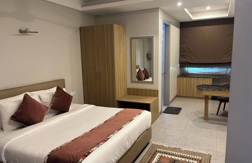 Sector 17 House | 3-bedroom house in awesome Gurugram with WiFi, AC