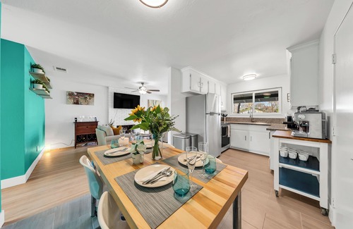 Davis House | 3-bedroom house in peaceful Davis with WiFi, AC. Enjoy your stay