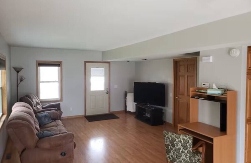 Loyal House | 3-bedroom house in peaceful Loyal with AC, WiFi, fitness room