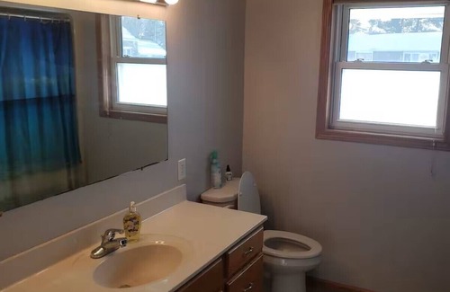 Loyal House | 3-bedroom house in peaceful Loyal with AC, WiFi, fitness room