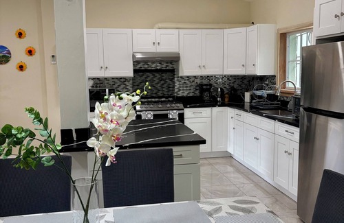 La Union House | 3-bedroom house in pleasant La Union with AC, WiFi