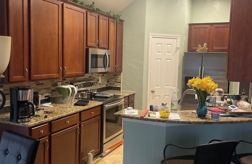 Corinth House | 3-bedroom house in welcoming Corinth close to Oakmont Country Club with WiFi, AC