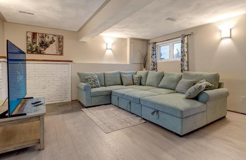 Sudbury House | 3 Bedroom Modern Getaway with Hot Tub and Pet Friendly