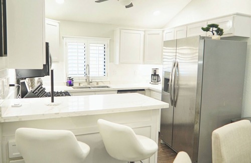 Biggs Field House | 3-bedroom Modern House, recently renovated and upgraded with smart lighting