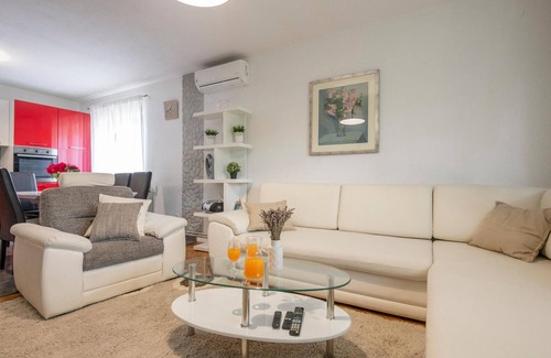 Imotski House | 3 bedroom nice home in Vinjani Gornji