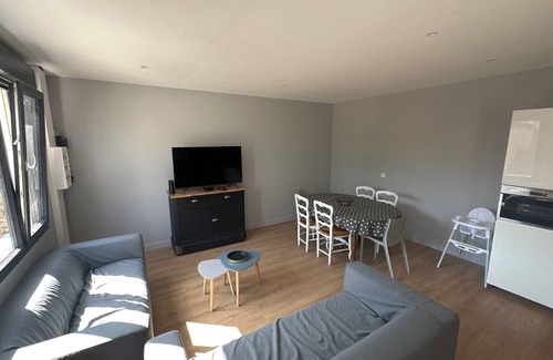 Luc-sur-Mer House | 3-bedroom seaside house with garden and parking. Pets welcome.