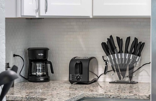 Ballast Point House | 3 Bedroom Tampa Home with AMAZING HOT TUB!