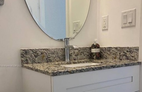 Pembroke Pines House | 3 Bedroom Townhome 234782 by Houzlet