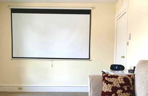 Wilkes-Barre House | 3 bedroom w/ living room movie theater 🎥🍿near all