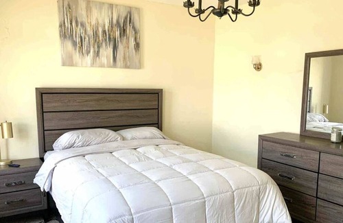 Wilkes-Barre House | 3 bedroom w/ living room movie theater 🎥🍿near all