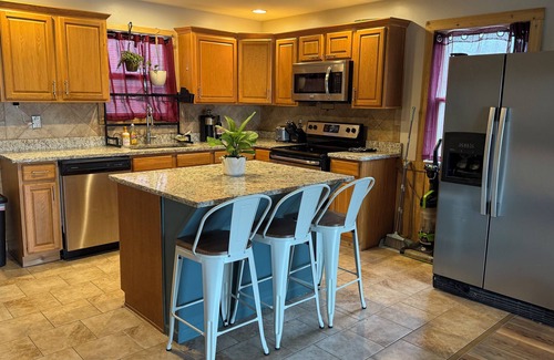 Bendena House | 3-bedroom Waterfront house w/WiFi, AC and the BEST VIEW