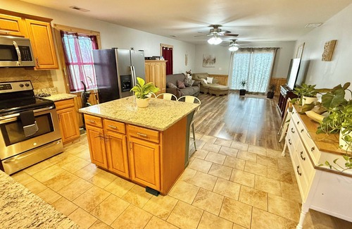 Bendena House | 3-bedroom Waterfront house w/WiFi, AC and the BEST VIEW